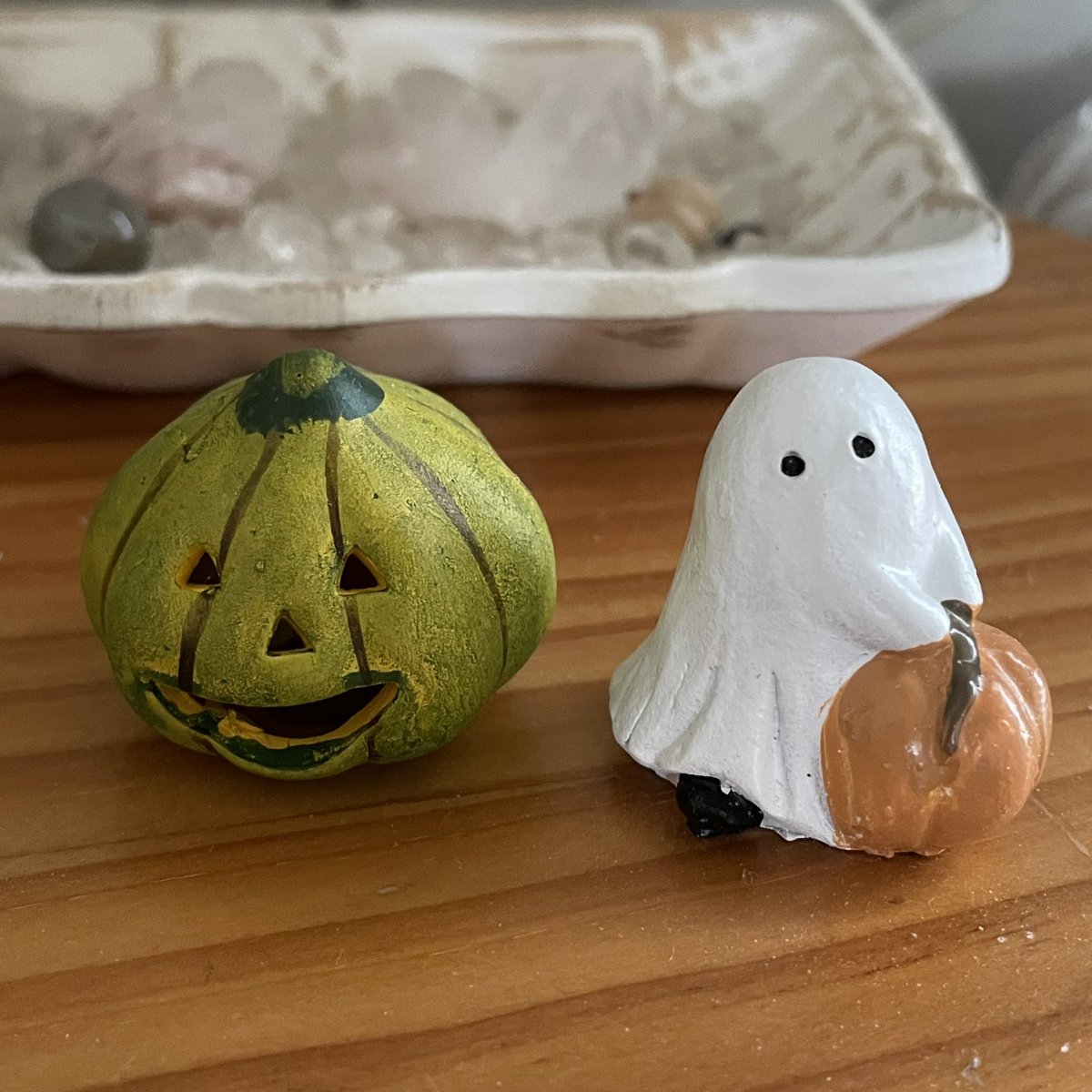 ruhunateatime's tweet photo. ハロウィンの飾りを、「kitchenkitchen」で毎年ちょっとずつ買い足すのがこの時期の楽しみ🥰
今年の新入りちゃんはこの子達👻
trick or treat❣️🎃
#ハロウィン
#kitchenkitchen
#クリスマスよりハロウィンが好き
#向井のまどログ https://t.co/TBTRR2Y87K