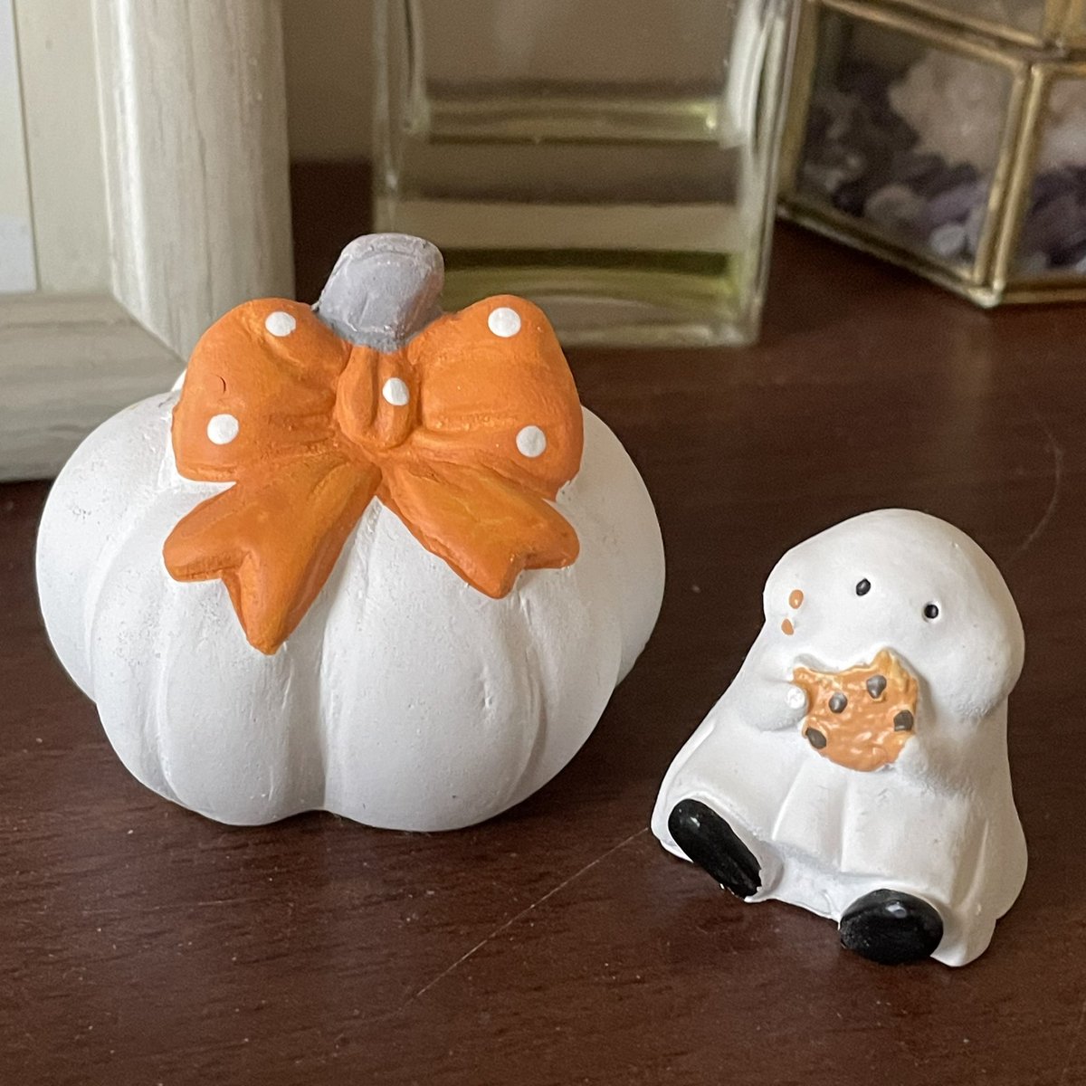 ruhunateatime's tweet photo. ハロウィンの飾りを、「kitchenkitchen」で毎年ちょっとずつ買い足すのがこの時期の楽しみ🥰
今年の新入りちゃんはこの子達👻
trick or treat❣️🎃
#ハロウィン
#kitchenkitchen
#クリスマスよりハロウィンが好き
#向井のまどログ https://t.co/TBTRR2Y87K
