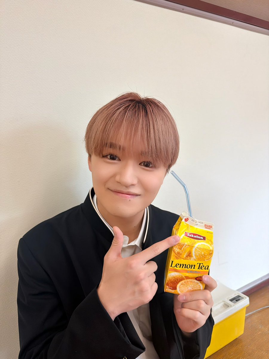 okura_takato412's tweet photo. 🐣本日10/4開催🐣

大倉空人 2nd Fan Meeting
「#すーぱーたかてぃーたいむ」
〜4年12組大倉空人学園祭〜

1部2部どちらも生配信でご覧頂けます!!

【STARDUST WEB】
https://t.co/5Ky5IjMLfG

空人が幸せハッピーな1日にしちゃいます🐣🌻

#大倉空人 https://t.co/9WbHXKsilu