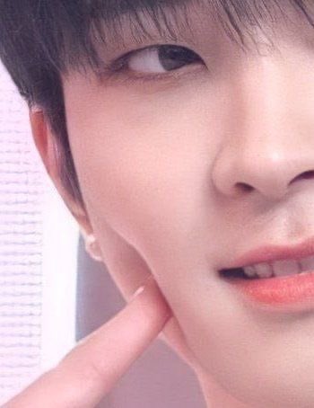jeonww77's tweet photo. 원우 진짜 볼이 한정선 떡피….. https://t.co/Skj4eJh6Qb
