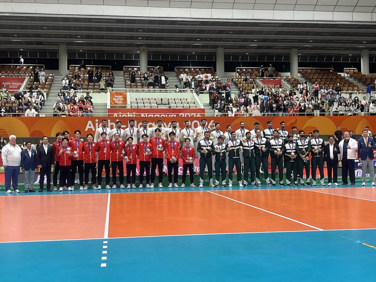 TBSvolleyboo's tweet photo. #アジア大会 男子バレー 決勝
日本 🇯🇵 1-3 🇮🇷 イラン
(26-28, 25-19, 21-25, 24-26)

アジア大会3連覇中イランに対し
最後大塚選手のサービスエースやスパイクで勢いづくも悔しい惜敗...

それでも前回の銅メダルに続き
2大会連続のメダル獲得となりました‼️

選手の皆様、スタッフ、関係者の皆様
本当に長いシーズンお疲れ様でした🙇✨✨

SVリーグやそれぞれの場所で
今後の活躍を引き続き応援しています💪💪

アジア大会 男子バレー
🥇イラン🇮🇷
🥈日本🇯🇵
🥉パキスタン🇵🇰
