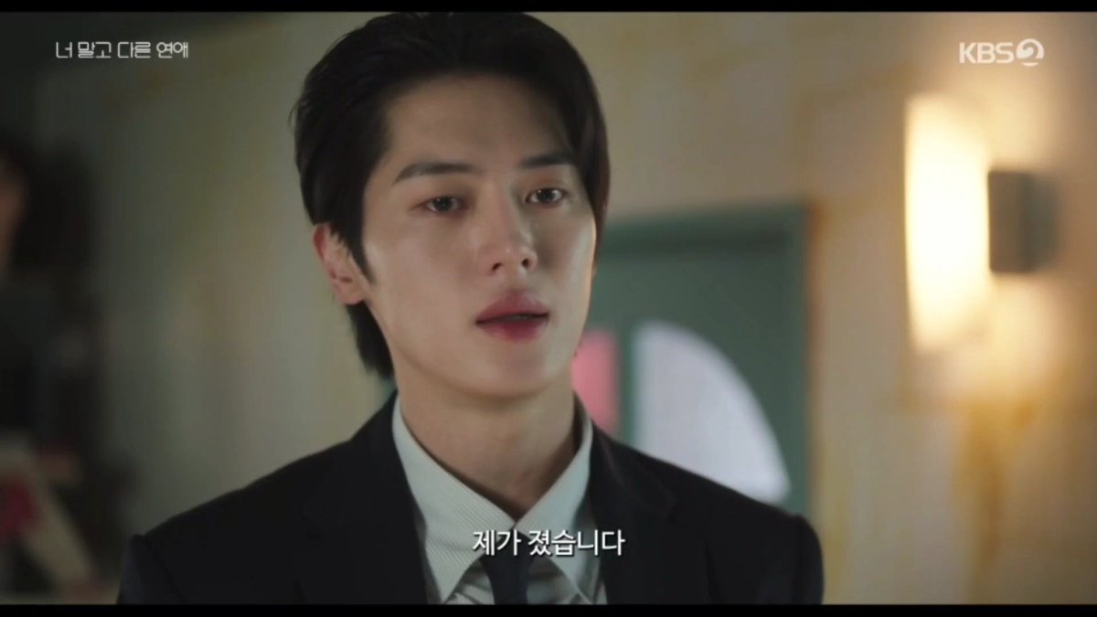 cuzdx's tweet photo. 가장 안전해야 할 장소인 집에 자꾸 태승이가 들어와
미도의 마음 속에 자꾸 들어오는 거야
근데 정작 그 마음 속에서 패배를 선언하는 건 매번 한태승
마음을 흔들려고 왔다가 미도한테 빠져버린 것도 태승이라 https://t.co/9jOyBTUqaL