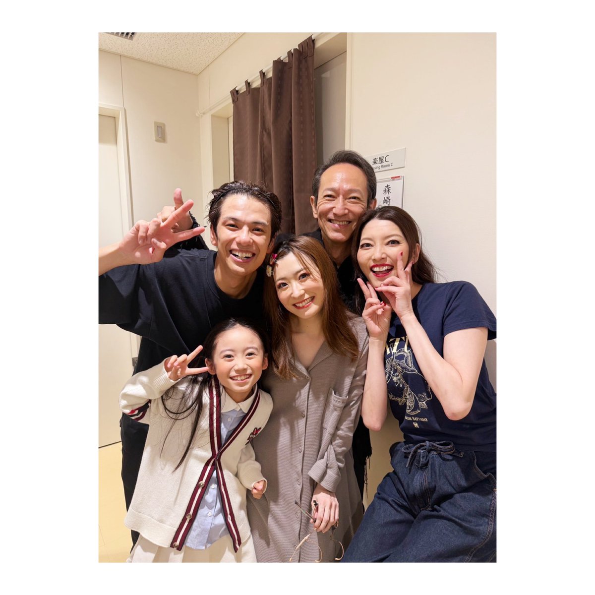 fuka_yuzuki's tweet photo. #ミュージカルSPY 
本日もご来場頂きありがとうございました🐶🚢
皆様からの反応や拍手が、本当に励みになります。
そして
まぁ様シルヴィアさんおかえりなさい🥺
また一緒に舞台に立つことが出来て、私は幸せです。

ベリーエレガント！な鈴木壮麻さんが来て下さいました🏫
ヘンリー先生ぇぇぇ😭!! https://t.co/4gbILZsILR