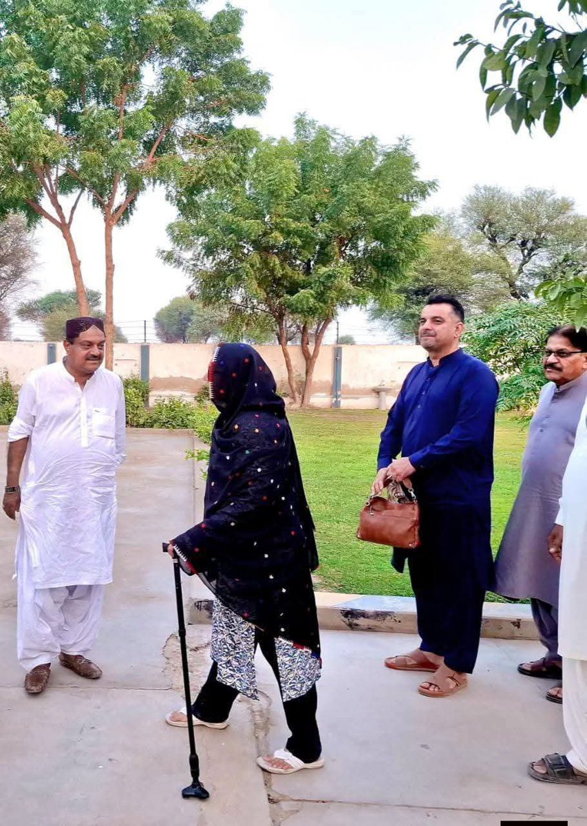 HidayatulahL's tweet photo. سینیٹر باجی قرت العین مری نے گاوں دھنی بخش وسان پہنچ کر حاجی ایوب وسان کی عیادت کی اور نیک تمنائوں کا اظہار کیا 
@ShaziaAttaMarri 
@Anny_Marri https://t.co/I9JZ5I7DgK