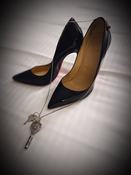 LDs_toy's tweet photo. Locktober🔒 is here &amp; for me it's not a month, chastity is a way of life! Approaching 1500 days &amp; every one of those belongs to my Lady💜🛐, @LadyDelphineTO 🛐. When life gets heavy, serving Her is where i find my peace.🗝️🥰
#Locktober #chastity #Keyholder
i am the luckiest toy🧸 https://t.co/finp2ubDUD