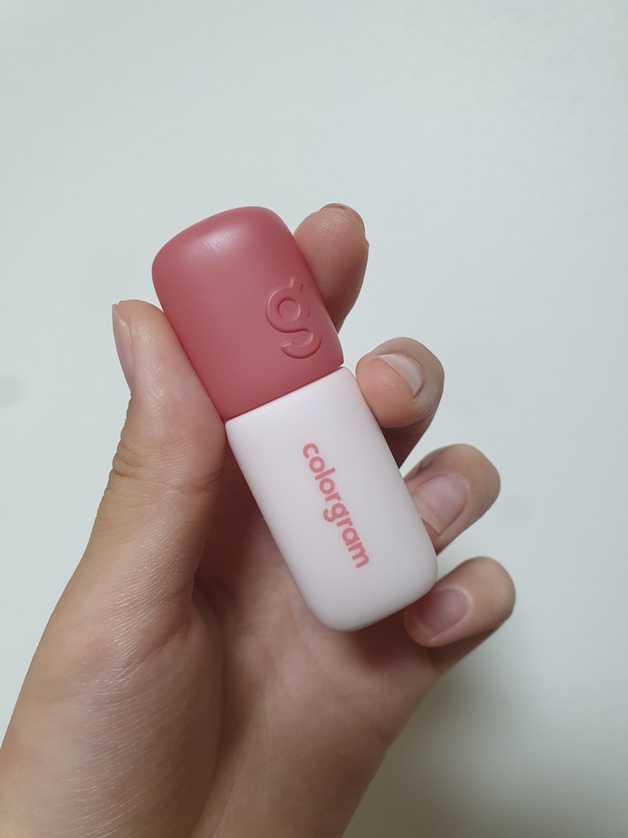 coduck00's tweet photo. #내돈내산 
쿨타로즈랑 복숭로즈중에 엄청 고민해서 복숭로즈 샀는데 너무 잘산거같아요 진짜 립도 예쁜데 블러셔로 올렸을때가 진짜 ㄹㅈㄷ임 ㅠㅠ 제가 좋아하는색인 긱로즈랑 베리비키도 같이 비교발색했어요 한번쯤 꼭 써보시길.... https://t.co/6lNou8FwQN