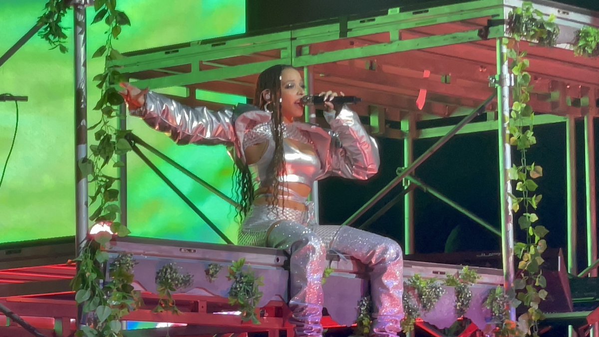 AngieSmiley16's tweet photo. #UpliftTinashe because I was there 2021 https://t.co/kWNj5muW4j