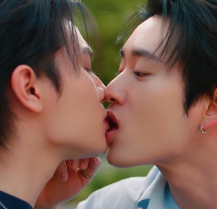 fushidorii's tweet photo. the hand under dean’s chin and sucking his lips moth you’re mad so mad #YouManiacSeriesEP6 https://t.co/REkAXoCFrG