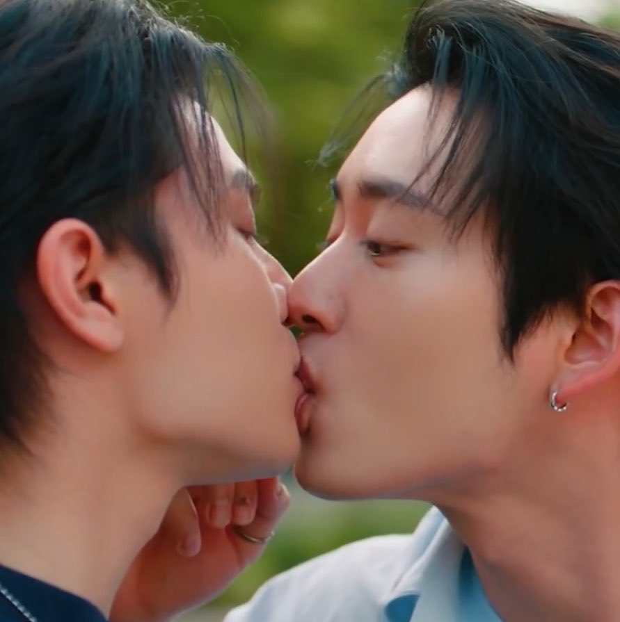 fushidorii's tweet photo. the hand under dean’s chin and sucking his lips moth you’re mad so mad #YouManiacSeriesEP6 https://t.co/REkAXoCFrG