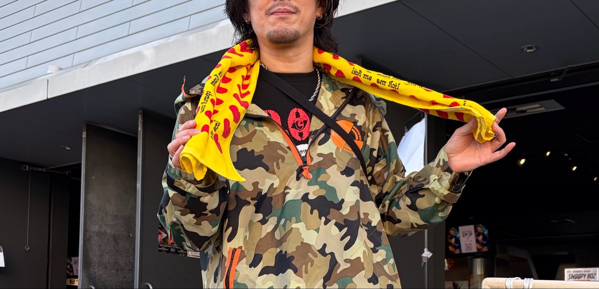 KAIRO_DQ's tweet photo. スプレビから帰宅!
大阪参戦の方々お疲れ様です
石塚先生もお元気そうで何よりでした
25年前のhide museumの浴衣を羽織っている嫁もパシャリ
後ろのお兄ちゃんがバッチリポーズとっててわろた
#hidewithSupreadBeaver https://t.co/tzZb9BlBsq