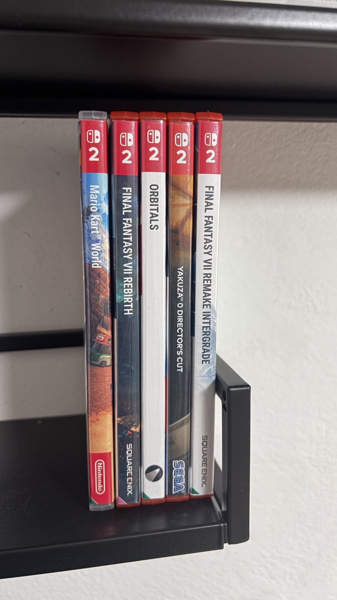 JONA9BCN's tweet photo. He decidido crear cajas físicas de mis juegos digitales para que luzcan como uno más en mi biblioteca. Solo hay que comprar papel Glossy, unas cajitas en @wakkapoficial y a imprimir ☺️. Este es el resultado 🥰🥰 https://t.co/FNBK74qpJo