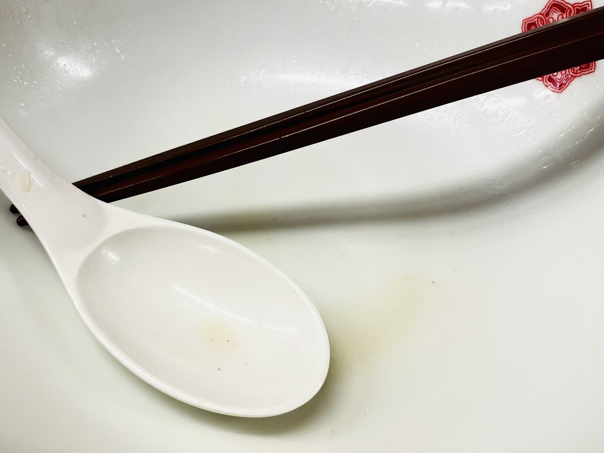oishiidesyo's tweet photo. 日高屋
中華そば(麺大盛)

麺量こそ増やしたものの、調味料やトッピングなどのアレンジは加えず"ありのままの日高屋の中華そば"を味わうことが至高だと思っている。
だからこそ、「ラー��ン大好き小泉さん」の日高屋回を読んだときは震えた。食後の余韻まで含めて、すべてが"〆にちょうど良い一杯"。 https://t.co/oH3XZUfxpQ