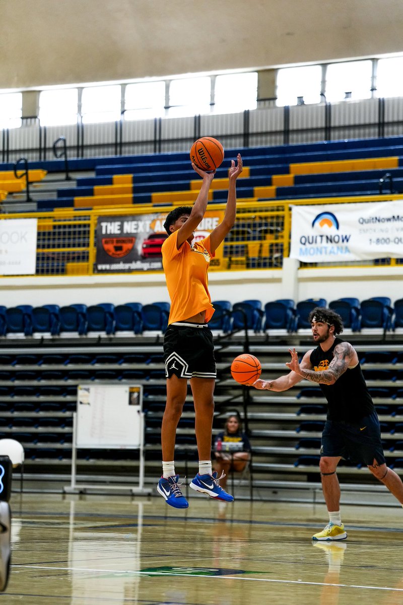 MSUBMBB's tweet photo. 𝓕𝓲𝓻𝓼𝓽 𝓛𝓸𝓸𝓴👀

First look at Chase Bad Bear in Alterowitz🏟️

#MSUBSPORTS | #MSUBMBB https://t.co/nCu5odYJke