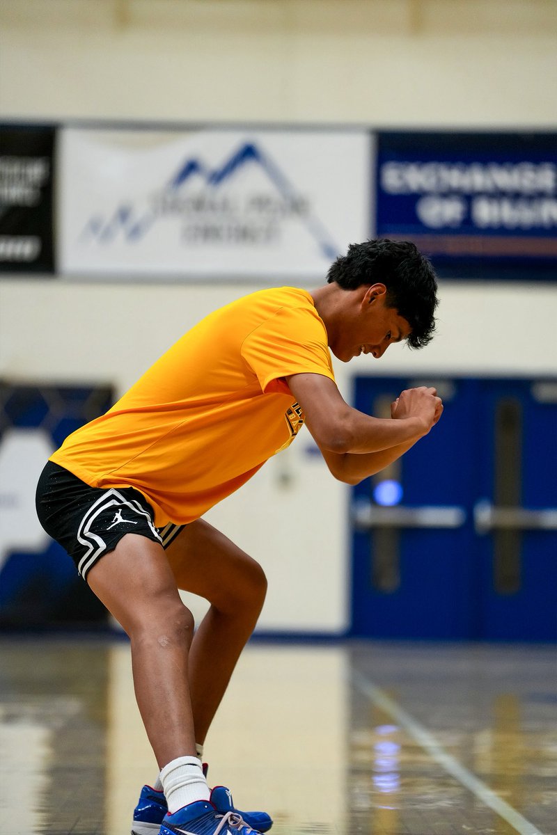 MSUBMBB's tweet photo. 𝓕𝓲𝓻𝓼𝓽 𝓛𝓸𝓸𝓴👀

First look at Chase Bad Bear in Alterowitz🏟️

#MSUBSPORTS | #MSUBMBB https://t.co/nCu5odYJke