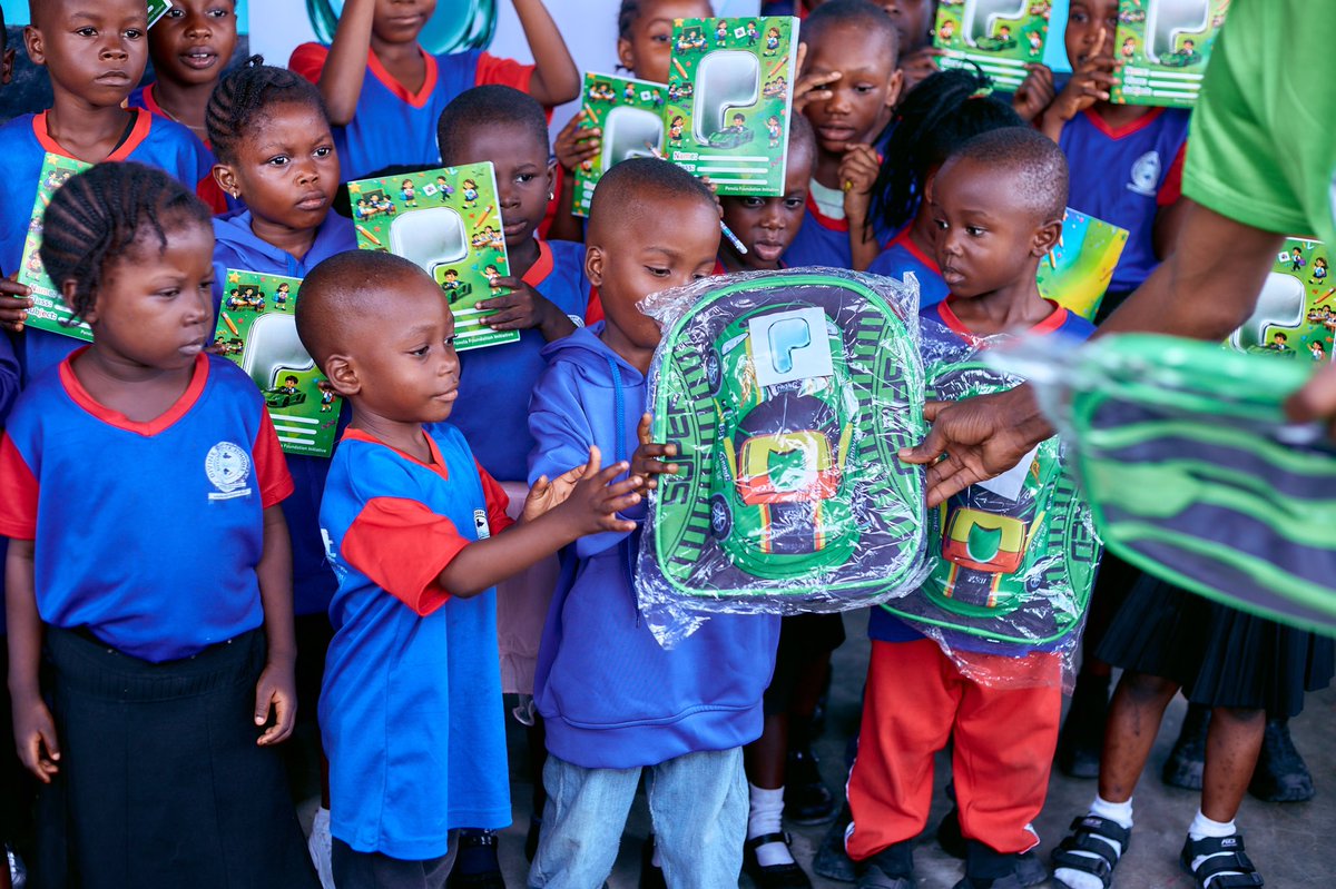 PonslaRH's tweet photo. @justinbebis Good morning @justinbebis 

PONSLA donates $PONS Educational items to kids. The first ever project to donate Real Pons Items in the world.

Let’s make the world a better place 💚 https://t.co/nbfEBGS9tZ