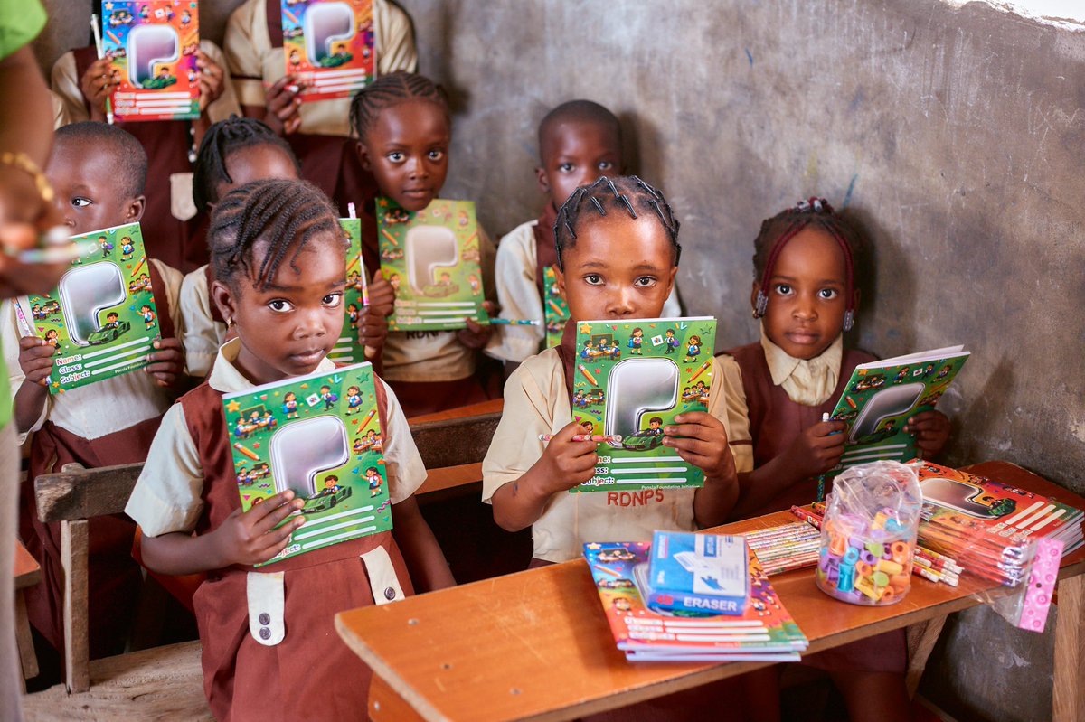 PonslaRH's tweet photo. @justinbebis Good morning @justinbebis 

PONSLA donates $PONS Educational items to kids. The first ever project to donate Real Pons Items in the world.

Let’s make the world a better place 💚 https://t.co/nbfEBGS9tZ