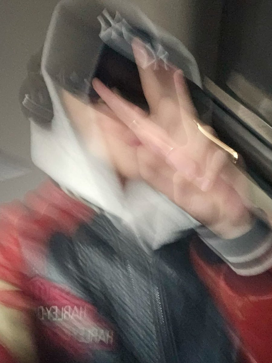 nikilves's tweet photo. ni-ki blurry selcas >>>>> https://t.co/P8cfNXwNyc