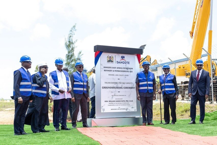 AfricaFactsZone's tweet photo. Dangote Group has launched the construction of its $16 billion oil refinery in Lamu, Kenya.

It will produce 700,000 barrels of oil per day, and will be completed in 2030.

The Presidents of Kenya, Uganda Benin, Togo and Ethiopia's Prime Minister all attended the ceremony. https://t.co/1Wrk97mYcE