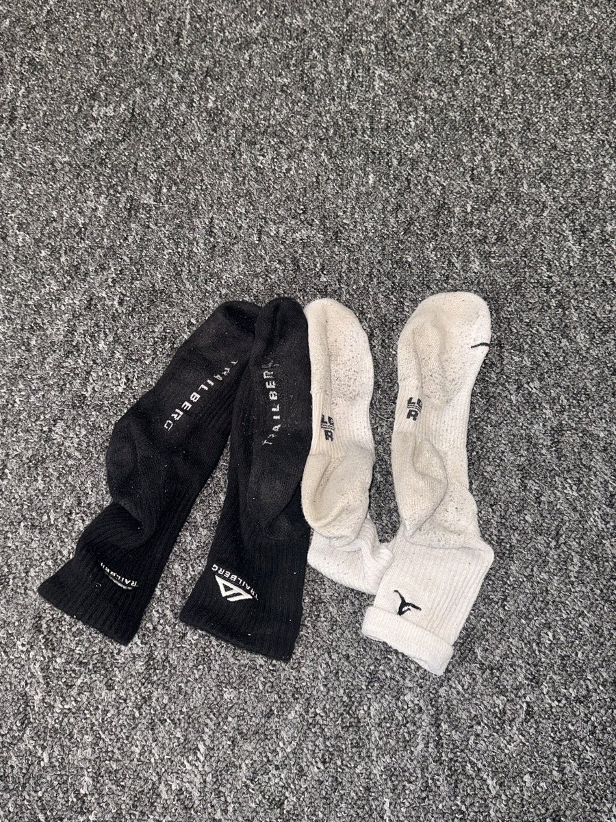 TheBritishApex's tweet photo. Buy my socks and receive a free video to your DMs … draining you subs all day. 😵‍💫 https://t.co/TP94bcLE0c