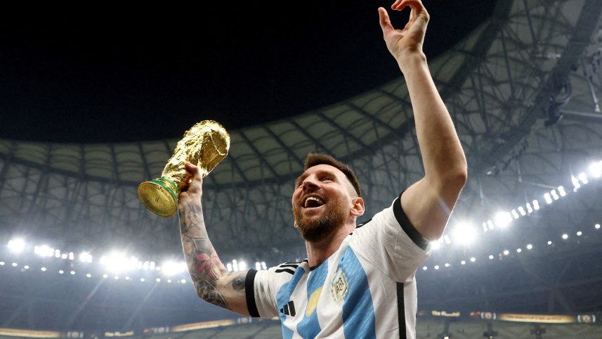 VoiceofTimevof's tweet photo. Dr. Lionel Messi incoming! 🎓🇦🇷

Doctor Messi: Argentine legend set for honorary doctorate before farewell

Source:the daily star

#Messi #GOAT #Jmconlinemojo #mojojamil https://t.co/1GyisSr9Vd