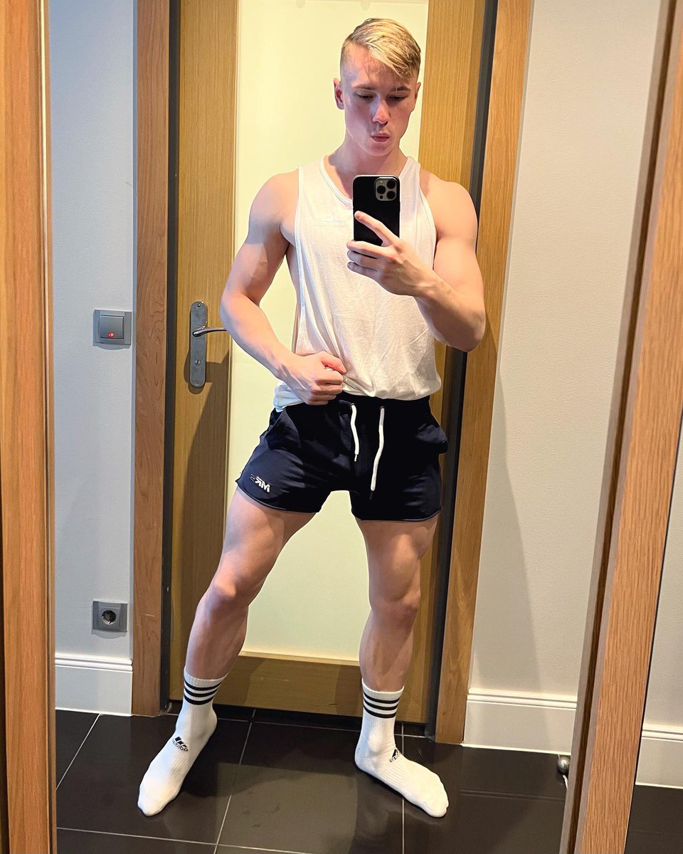 LukeRebel3j's tweet photo. Follow me, I promise your timeline will be more interesting ❤️🍆💦🤪😏🌈🏳️‍🌈

#Gay #Findom #BDSM #gaybear #CHUDAİ https://t.co/MAuIO49mHs
