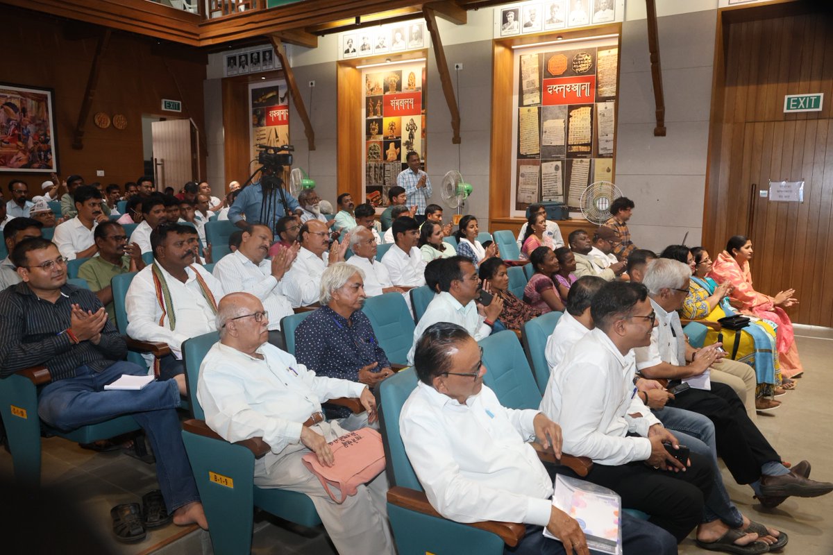 Jasmine441's tweet photo. Great to launch the Marathi edition of my book "Kejriwal Model" in front of a packed house at a historic venue in Pune followed with a lively conversation with my co-panelists.

Glad to see that a few messages resonated with everyone in the hall:

- Kejriwal Model's focus on building human capital is the only way India is going to become a developed nation

- Modi govt's development model of enriching a few business houses and ignoring health and education of the masses is doomed to fail the nation