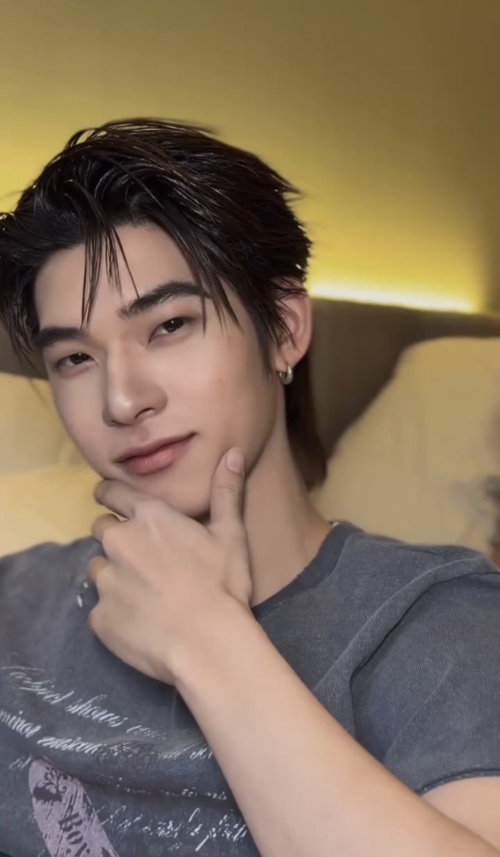 saturnsloops's tweet photo. this is an appreciation post for teetee's eyebrows because they are always impeccable. his brow bone structure is just so good and the arch is just so perfect it makes him look so sharp...every part of this man is a masterpiece 

#twnpich https://t.co/QMcefA2IRq