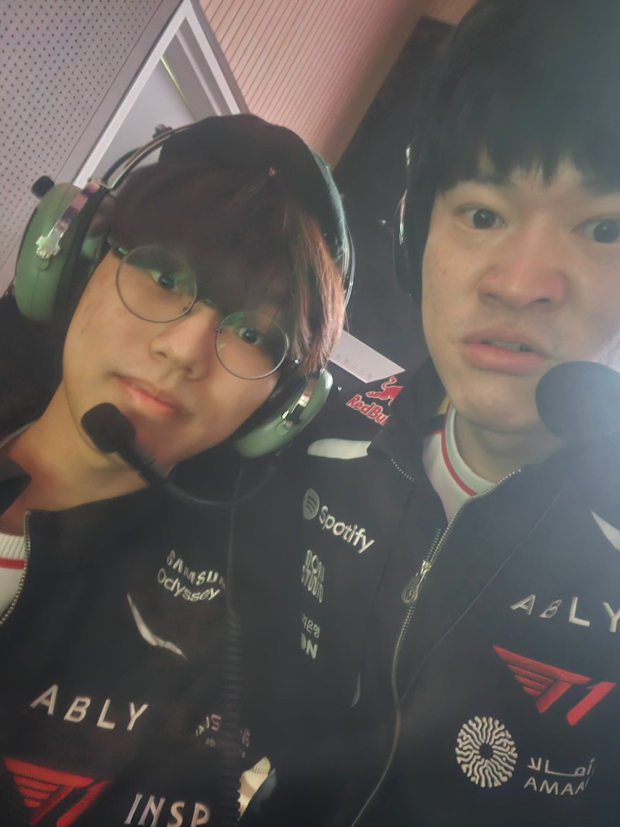 cloudhyeonho's tweet photo. [100326] #Cloud instagram update!📸

🌦: Hi, this is Moon "Cloud" Hyunho!

i want to sincerely thanks to the head coach, coaches, teammates, and all T1 staffs, including the GM, who helped &amp; guided me growth over the past 3 years from T1 Academy to T1 CL, despite my shortcomins— https://t.co/NZDnULAvPD