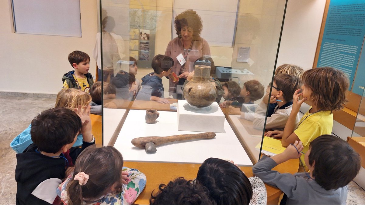 muprevalencia's tweet photo. Este #Diumenge tornen les activitats de #CapDeSetmana al #Mupreva 🙋🏻♀️ 🎉
📸 #VisitaGuiada a l'expo #ArqueoCanàriaEgipte ➡️ 11 h
🏹 Visita #ALaCarta a les sales de #Paleolític ➡️ 11 h
#PortesObertes #Lletrateca ➡️ 11, 11:30, 12, 12:30 i 13 h
ℹ️ https://t.co/2BMlOo7HG2 https://t.co/b1YO7L5sbw