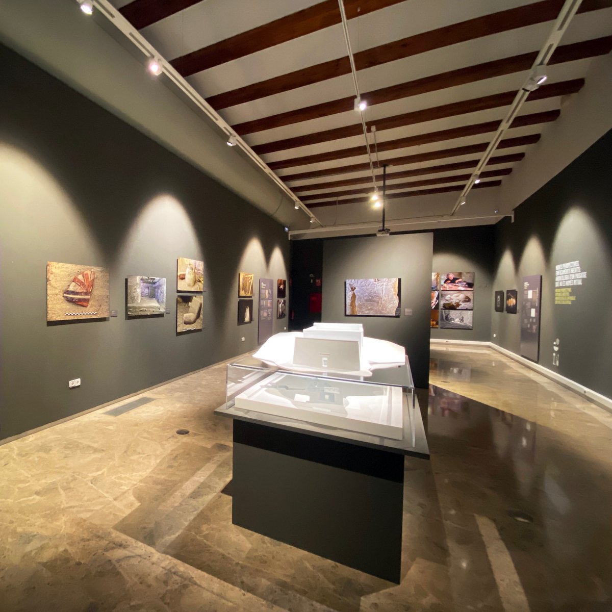 muprevalencia's tweet photo. Este #Diumenge tornen les activitats de #CapDeSetmana al #Mupreva 🙋🏻♀️ 🎉
📸 #VisitaGuiada a l'expo #ArqueoCanàriaEgipte ➡️ 11 h
🏹 Visita #ALaCarta a les sales de #Paleolític ➡️ 11 h
#PortesObertes #Lletrateca ➡️ 11, 11:30, 12, 12:30 i 13 h
ℹ️ https://t.co/2BMlOo7HG2 https://t.co/b1YO7L5sbw