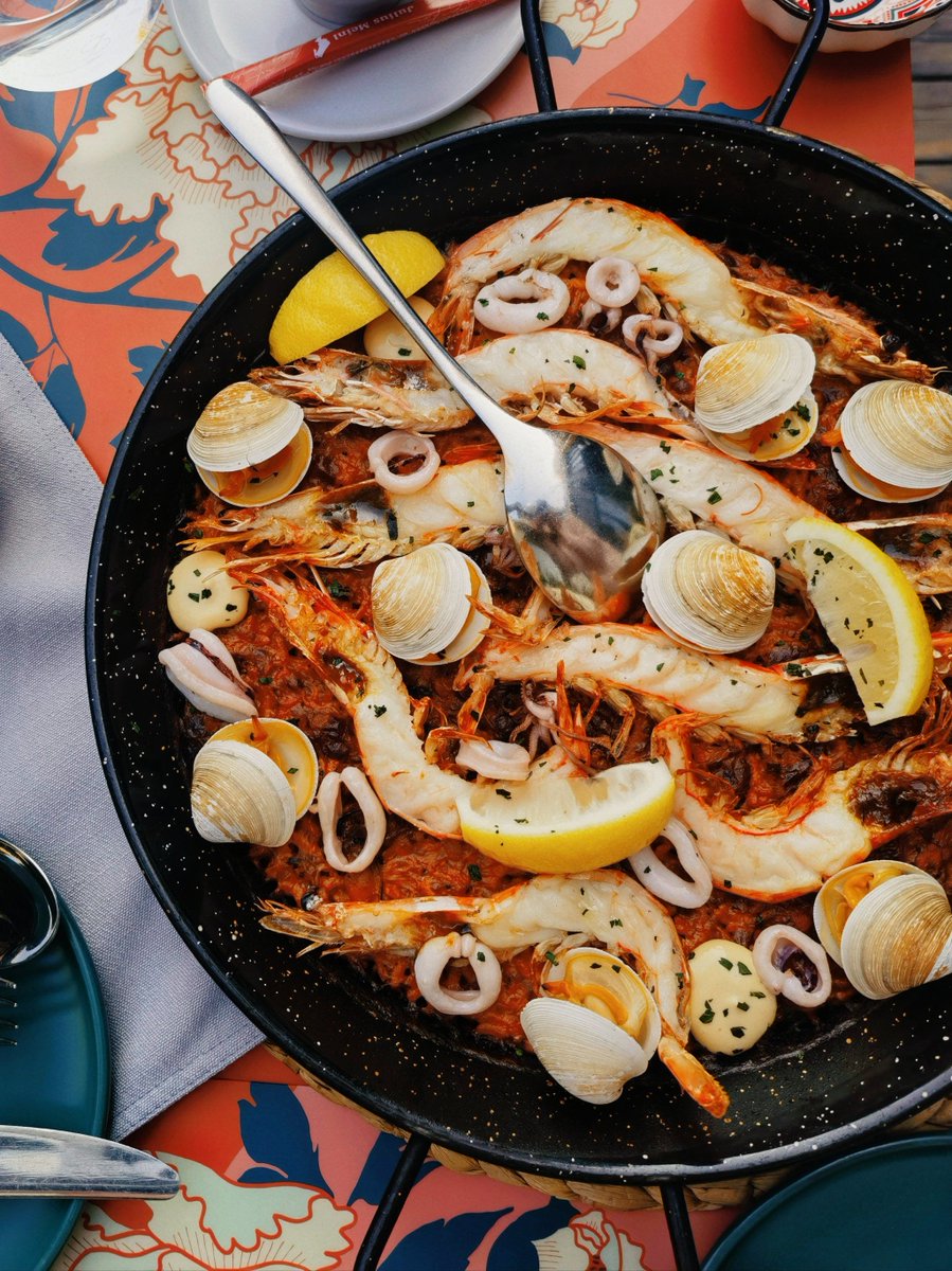 VictoriaSutd's tweet photo. Este Día de la Independencia celebra con nuestra paella de marisco especial! Arroz caliente, marisco fresco y un toque de azafrán para una fiesta sabrosa. https://t.co/5QNmvrxR6F