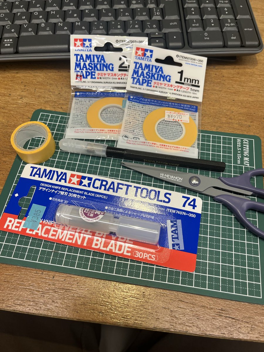 etk_rc's tweet photo. 気合い入れて、デザインナイフの刃や細いマスキングテープまで買って準備したのに。。。
妄想と準備だけでお腹いっぱい満足満足w
気持ちは、バリバリのグラデーションボカシアリアリのRCボディーだったのに。。。

このままじゃ、エアブラシ使わず缶スプレーで済ましちゃいそうな悪寒🤣🤣 https://t.co/SE0F6GWNkz