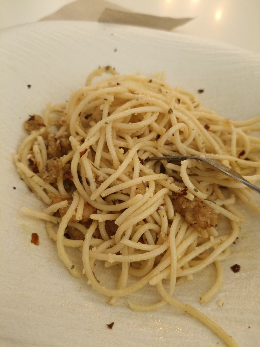 VJoshTin's tweet photo. Aglio Olio or spicy noodles? 
Dinaig ang anghang ng Samyang!
Coffee is good....but will definitely never order this Aglio Olio again.  Siguro kaya the serving is small, di mo pala talaga mauubos. Not worth the price. https://t.co/oOrJIxyE3D
