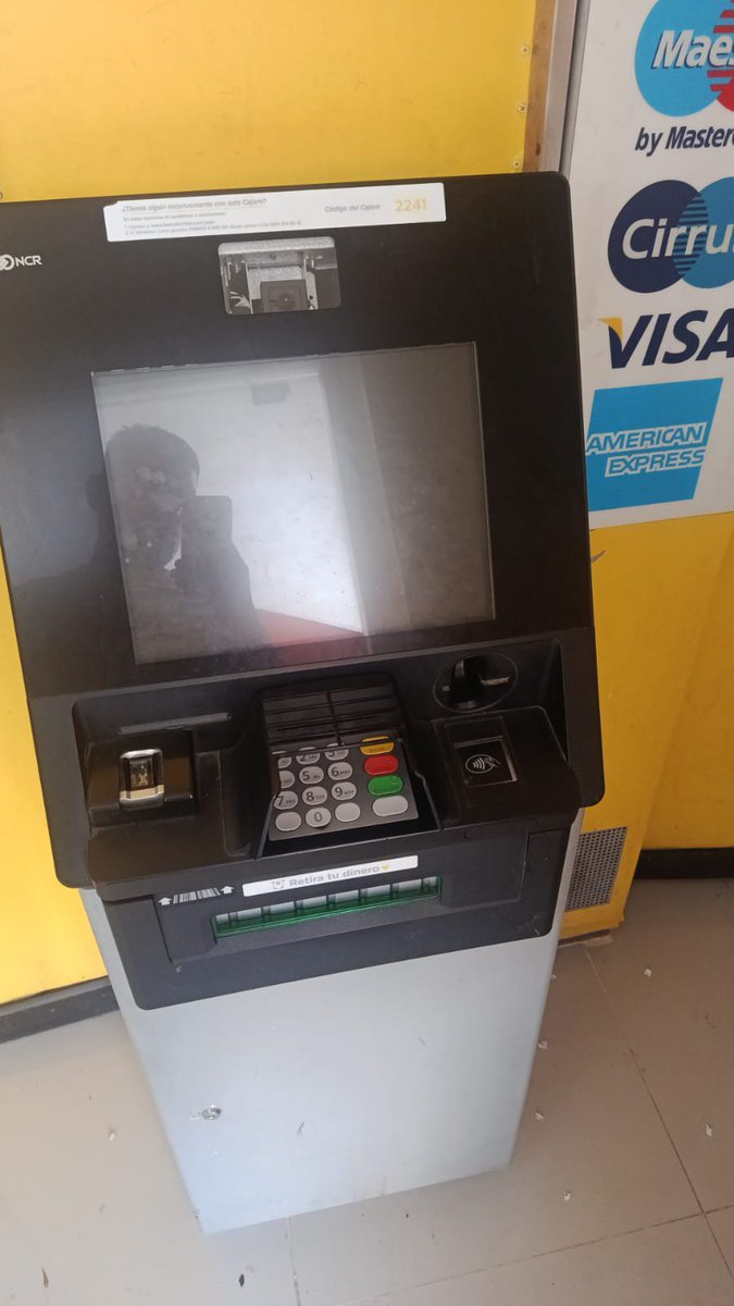 AndresReynaELT's tweet photo. @Bancolombia @Bancolombia_Inv inaudito. en medio de retiro se fue la luz y me hicieron el retiro efectivo y debitado de mi cuenta sin recibir el efectivo de la maquina. El cajero está en el KFC de la calle 47 en Barranquilla. https://t.co/MXBV7DZegq