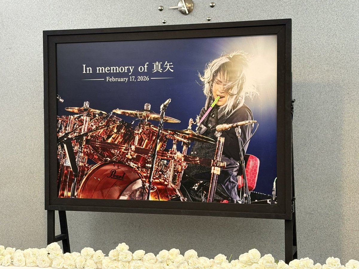 FBjdlu12's tweet photo. 歩みを止めない新たな歴史を作っていく私達のLUNA SEA。仙台サンプラザでそれを目撃出来た幸せな夜でした。
INORANさんハッピーバースデー！🎂💐
真矢さん淳士さんの隣に確かにいました。今日は美味しい牛タンを堪能されてますね。🐮👅 https://t.co/HYokCtc4Zq