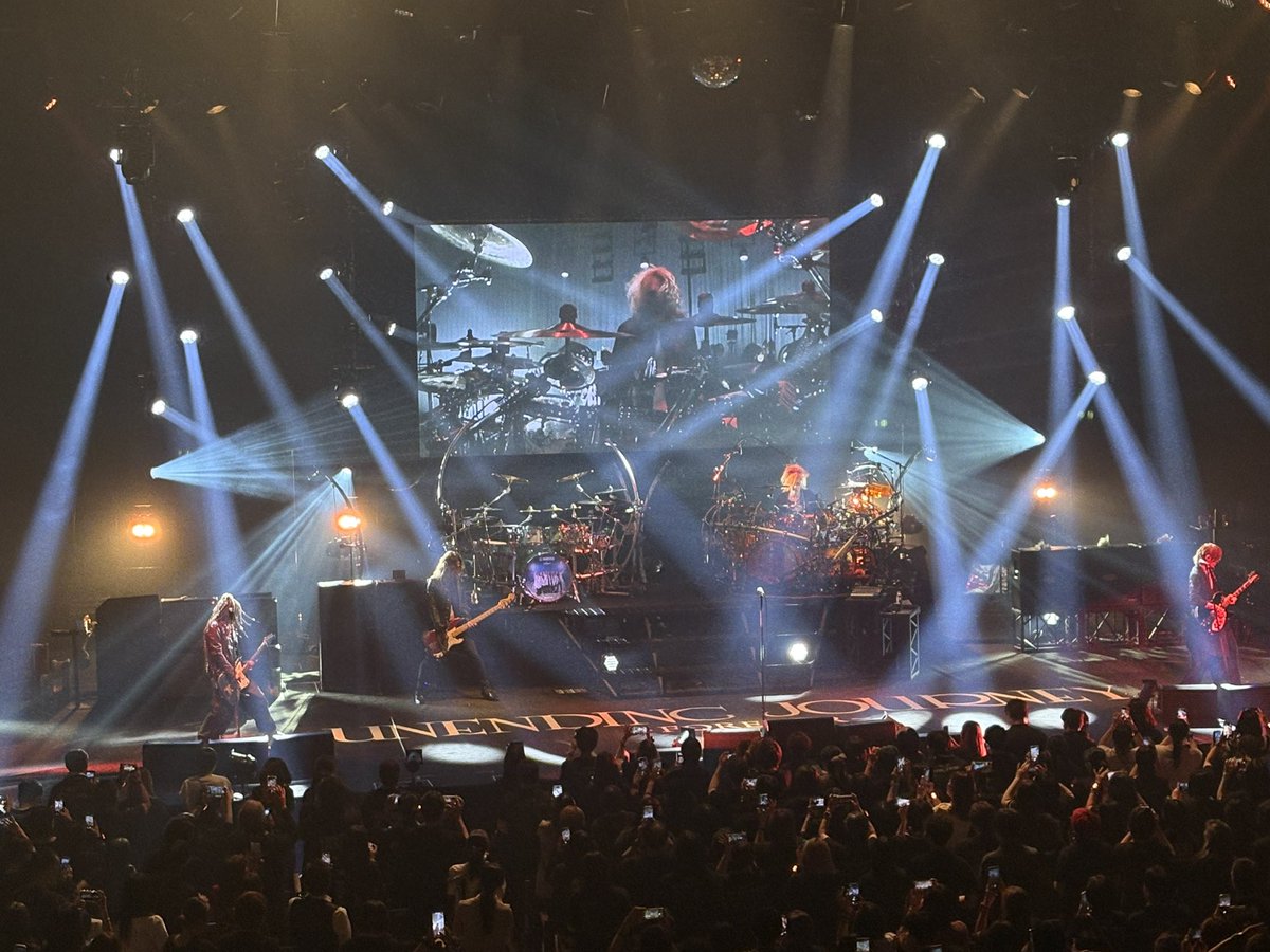 FBjdlu12's tweet photo. 歩みを止めない新たな歴史を作っていく私達のLUNA SEA。仙台サンプラザでそれを目撃出来た幸せな夜でした。
INORANさんハッピーバースデー！🎂💐
真矢さん淳士さんの隣に確かにいました。今日は美味しい牛タンを堪能されてますね。🐮👅 https://t.co/HYokCtc4Zq