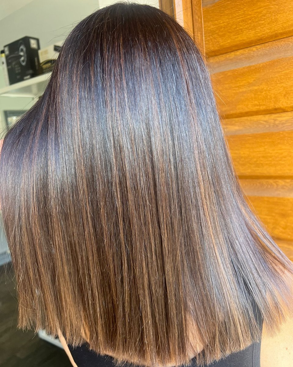 DoOleo's tweet photo. Dark hair with dimension

Sophie created a full head of highlights with Wella brunette gloss to add depth and dimension. Want to add different tones to your hair? Get in touch with one of our stylists! https://t.co/eORUUPYiQo