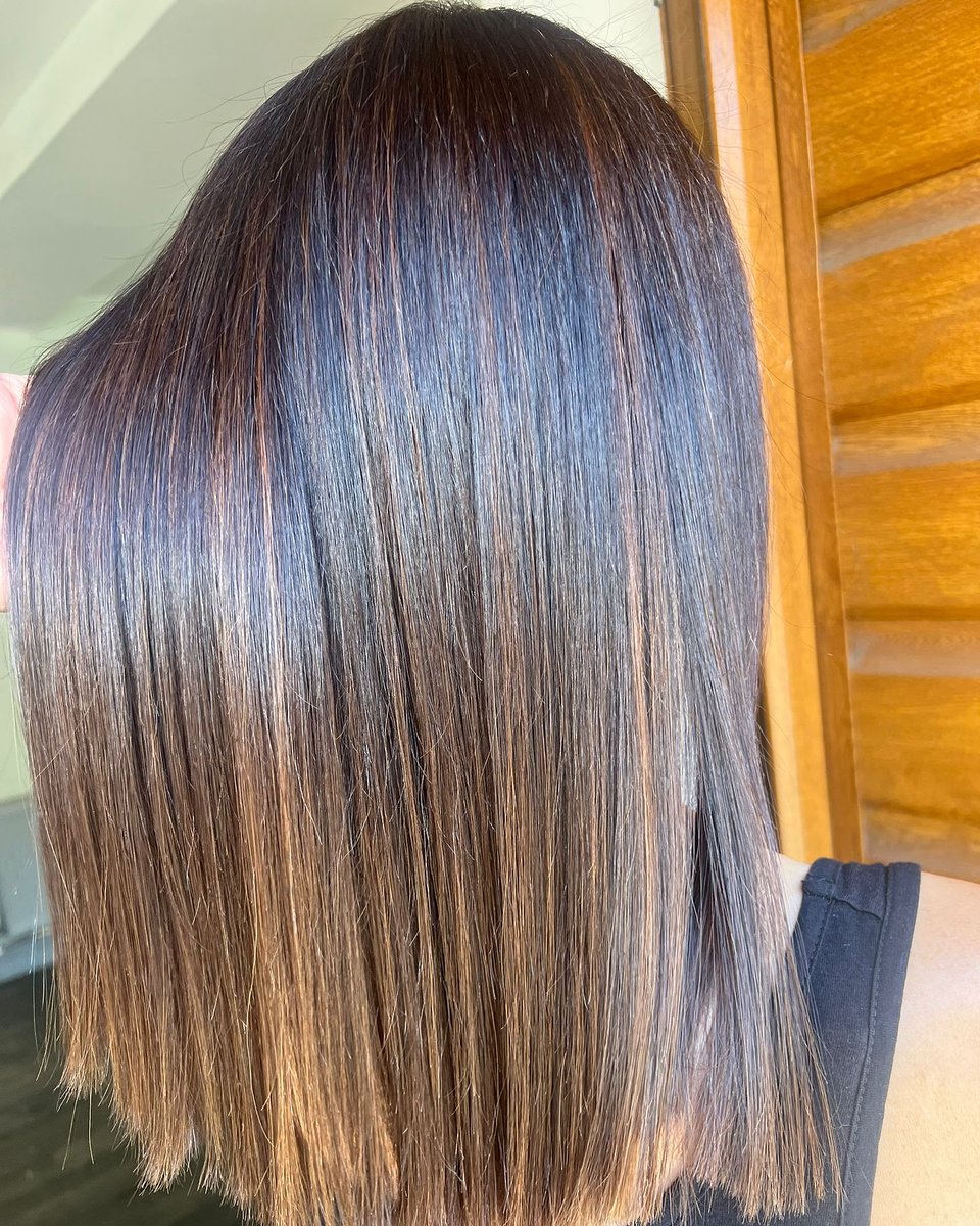 DoOleo's tweet photo. Dark hair with dimension

Sophie created a full head of highlights with Wella brunette gloss to add depth and dimension. Want to add different tones to your hair? Get in touch with one of our stylists! https://t.co/eORUUPYiQo