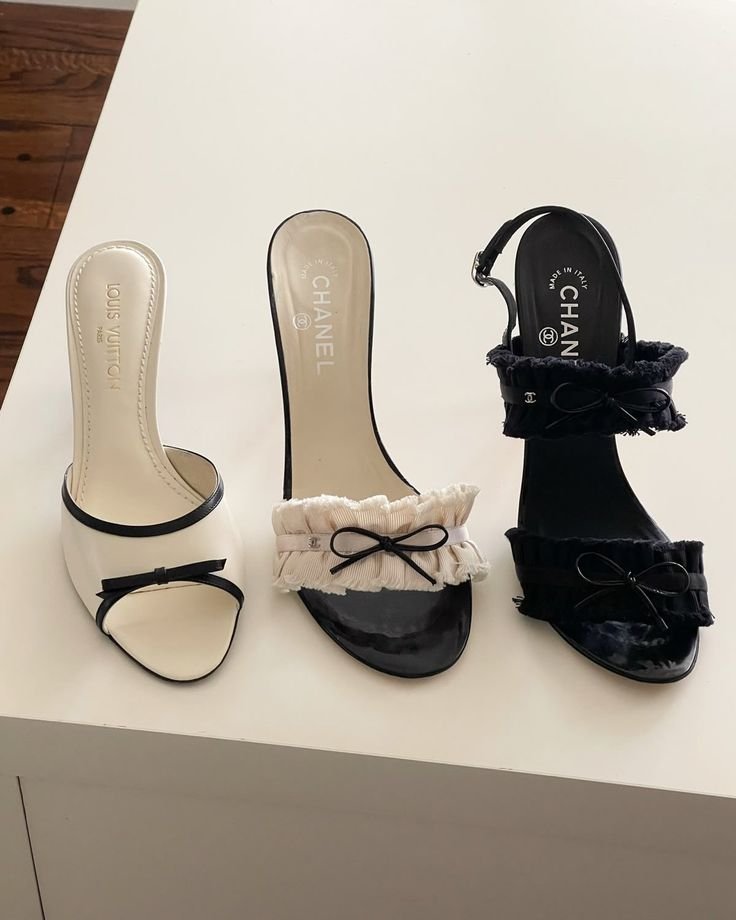 petalparadiseee's tweet photo. Dior or Chanel ? https://t.co/7ipkTKSMg4