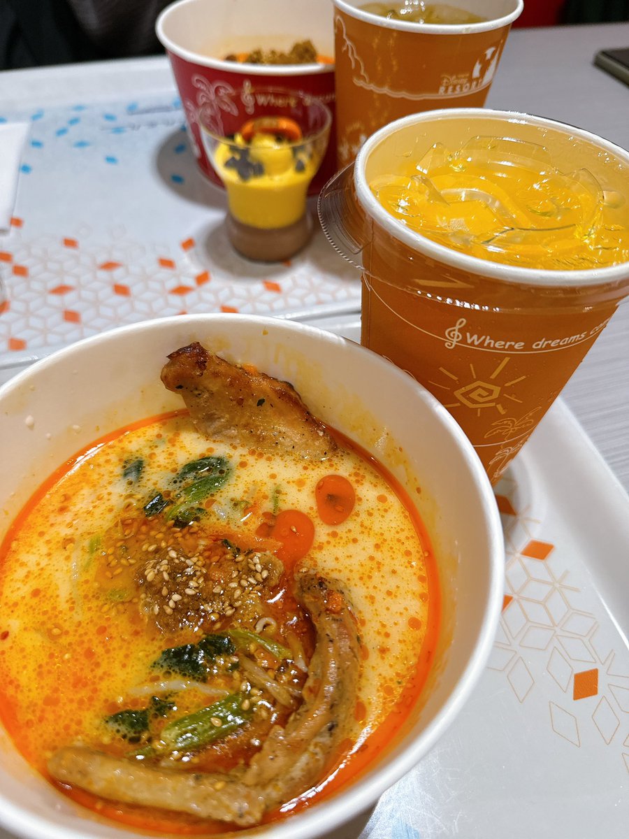 xx2min_'s tweet photo. そういえば秋のフードのコレ、美味しかったー🥰
またディズニー行ったら食べたい笑 https://t.co/v2kM7fXacz