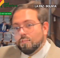 julitolopez's tweet photo. 🔴 ¿Qué hace ahí el "agregado cultural" de nuestra embajada argentina en Bolivia, Germán López?
MIREN EL VIDEO! https://t.co/Po4FW45wHc