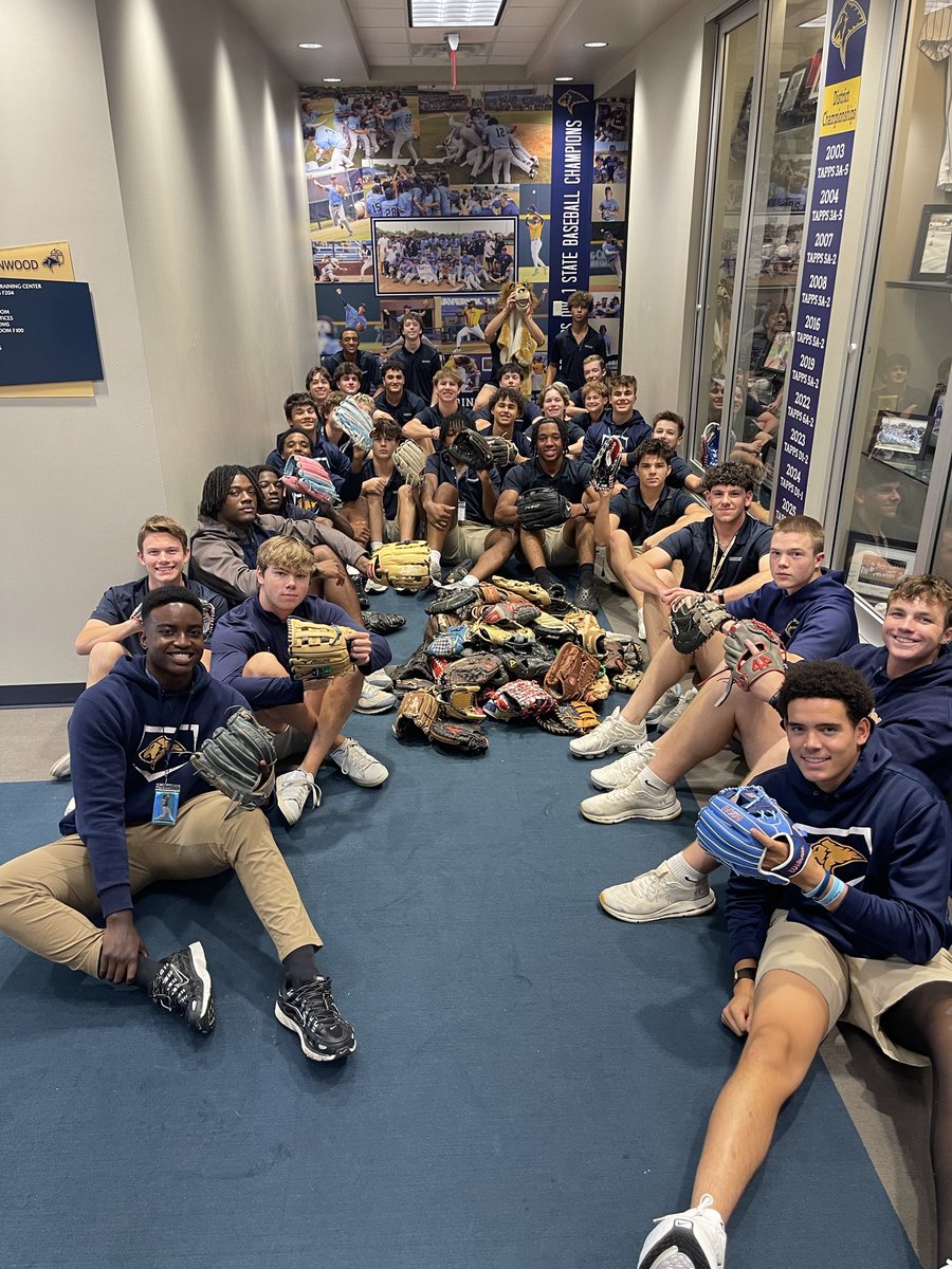 Prestonwood_BSB's tweet photo. 2026 Glove Drive β
Over 100 gloves collected and donated to those in need! @BaseballKeepers @MLFrisco as well as @Prestonwood mission trips!
We are proud of #OurGuys
#BringItIn | #TheBestPlayAtPrestonwood https://t.co/XQcQW9vCS8