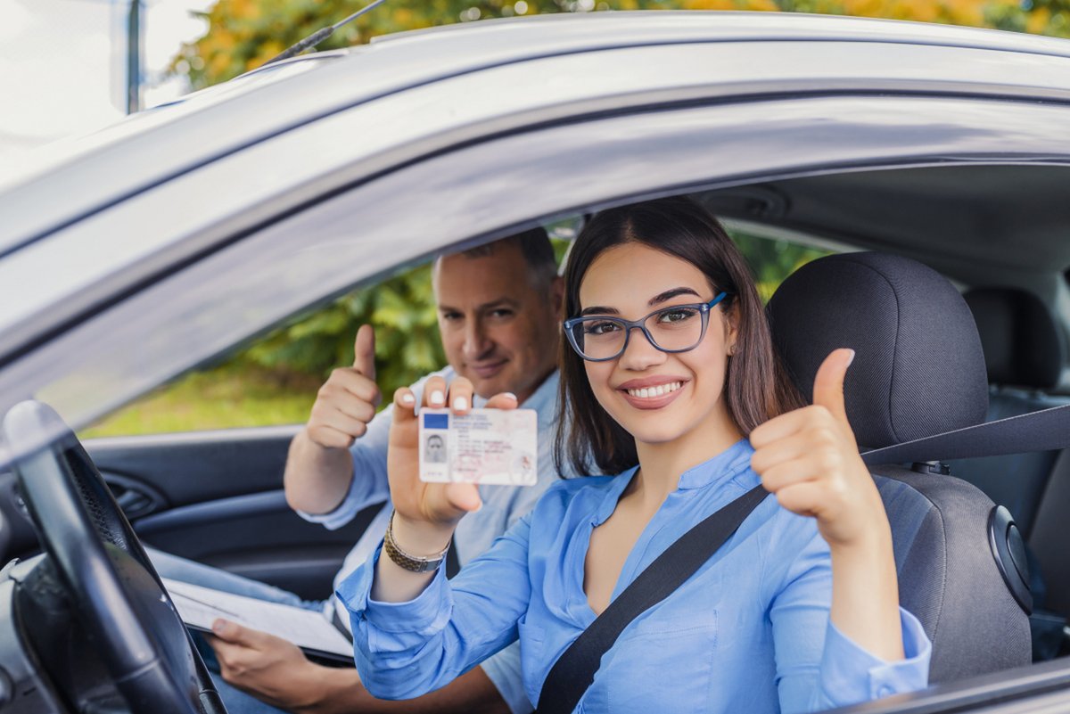 BaileyMercimgh's tweet photo. Primera vez al volante hoy! Me temblaban las manos pero con mi instructor al lado lo logramos  Ahora solo queda seguir practicando para sacar la licencia https://t.co/JHgAfHaMW7