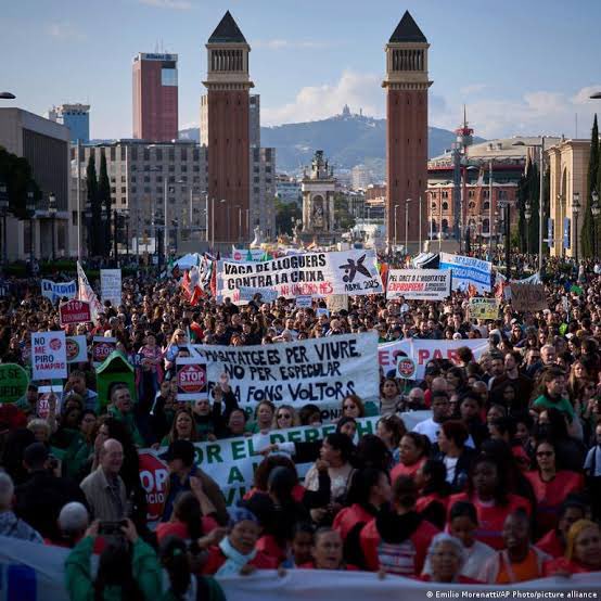 instablog9ja's tweet photo. Massive protests erupt in Spain as tens of thousands take to the streets demanding affordable housing https://t.co/0RRG5udXBJ