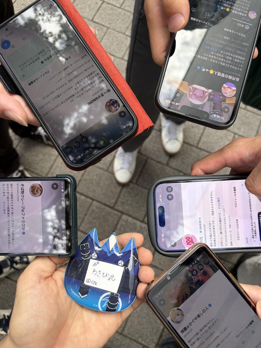 Wasabi_CKP's tweet photo. 遅くなりましたが本日は応援上映ありがとうございました！
本日2回目で1回目はアカウント作る前だったので誰とも会わずに速攻帰ったのですが、今回かなりの人達と会えて嬉しかったです！
自分で撮った分だけで集合写真7枚あったのは驚きです！(本ポストで載せれなかった人達申し訳ない😭)
また来ます！ https://t.co/51WljdtiaR