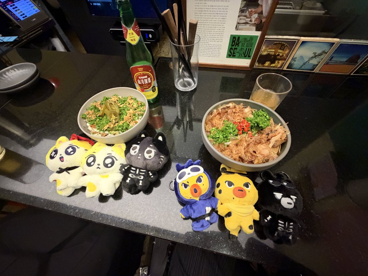 summerxki's tweet photo. 📍바오서울 성수
대만식 음식점인데 왼: 양고기덮밥, 른: 곱창국수  <<<여기레알도랐음… 모든메뉴가 맛있을거같아서 또갈집 땅땅!!!!! (망고맥주는 말해머해🍻) https://t.co/dv0KNeFzaM