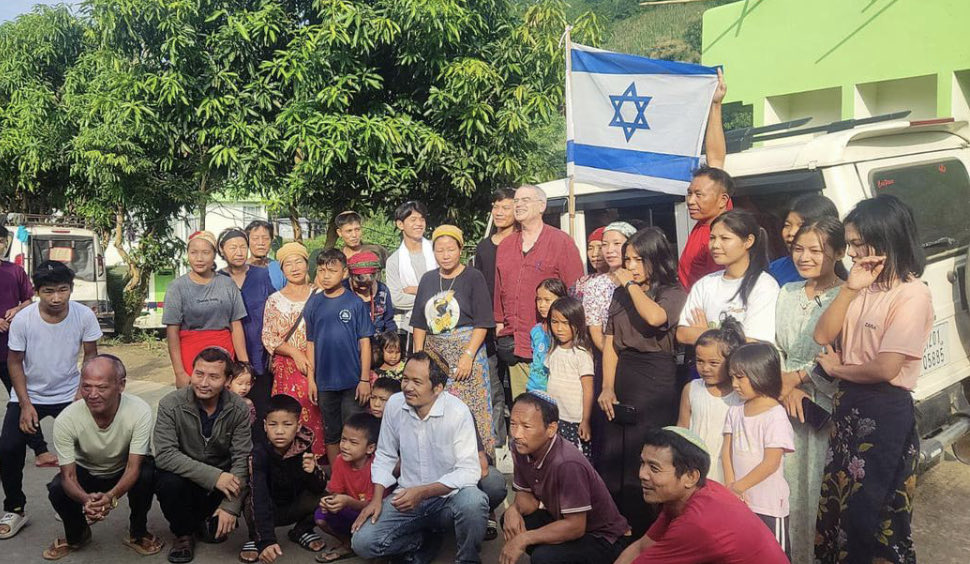 apam_shimrayR's tweet photo. Out of nowhere, in the 1960s, #Kukis  began claiming to be descendants of the “Lost Tribe” of Israel called “Bnei Menashe”. Despite having no contact with the Western world before the British, only to conveniently surface after exposure to Christianity and the Bible. https://t.co/LknDW8ooX3