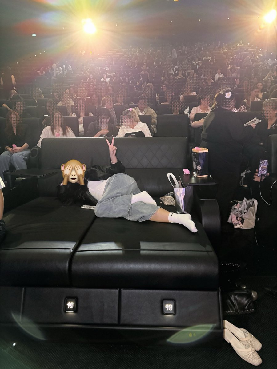 alicehoneyz's tweet photo. แฟนมีตแบบใหม่แบบสับ ก็นอนดูพี่ดาราไปเลยสิค่ะ 

INNONGSA FANMEET IN MILAN 

#InnOngsaFM_Milan
#InnOngsa #อินองศา @chachaanotchala https://t.co/UVrkkulU1g
