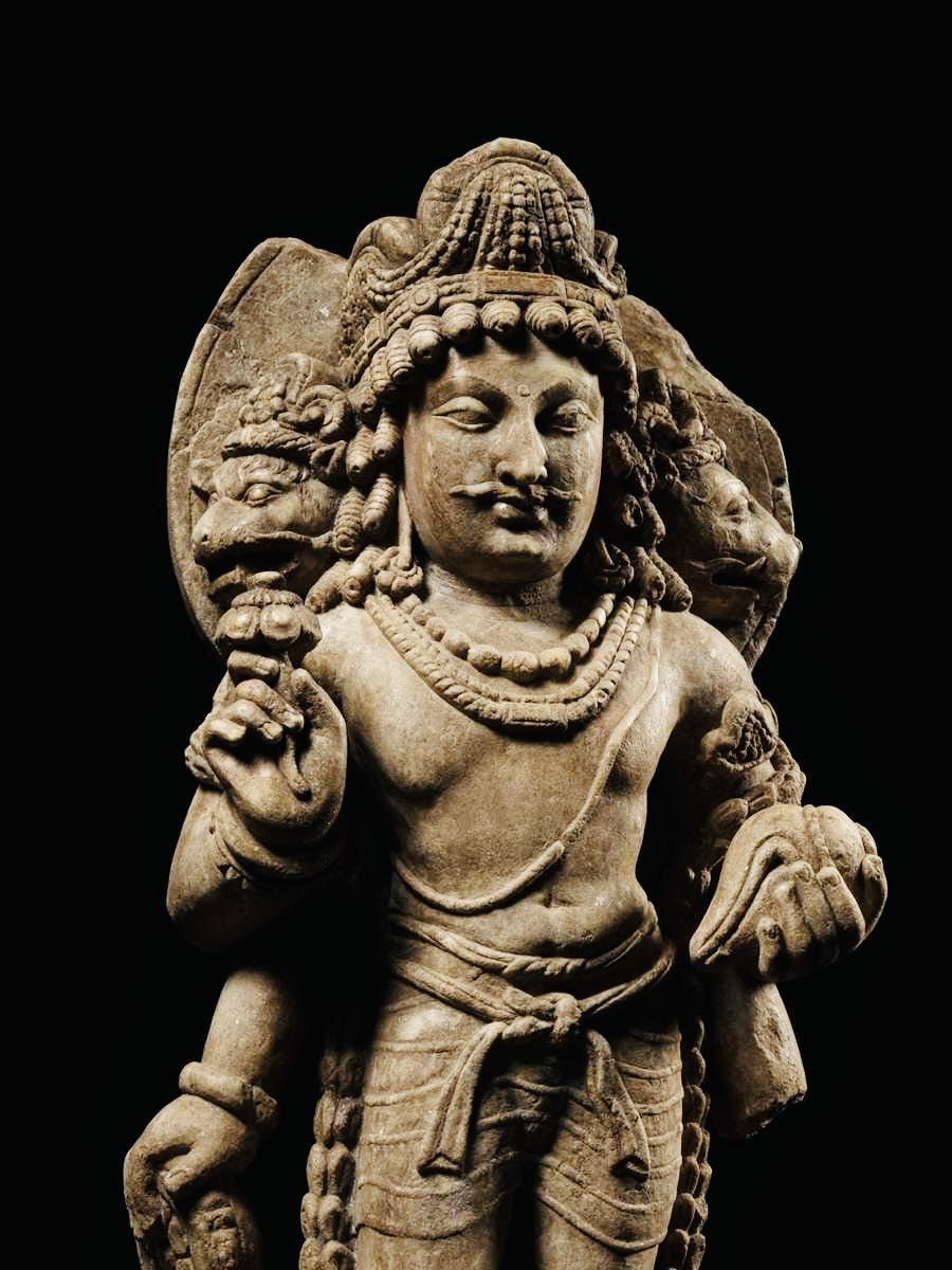 Agnimitram_'s tweet photo. Three-Headed Vaikuntha Vishnu, Hindu Shahi — Northwestern India, 8th century CE. https://t.co/MlyxT6N5hY