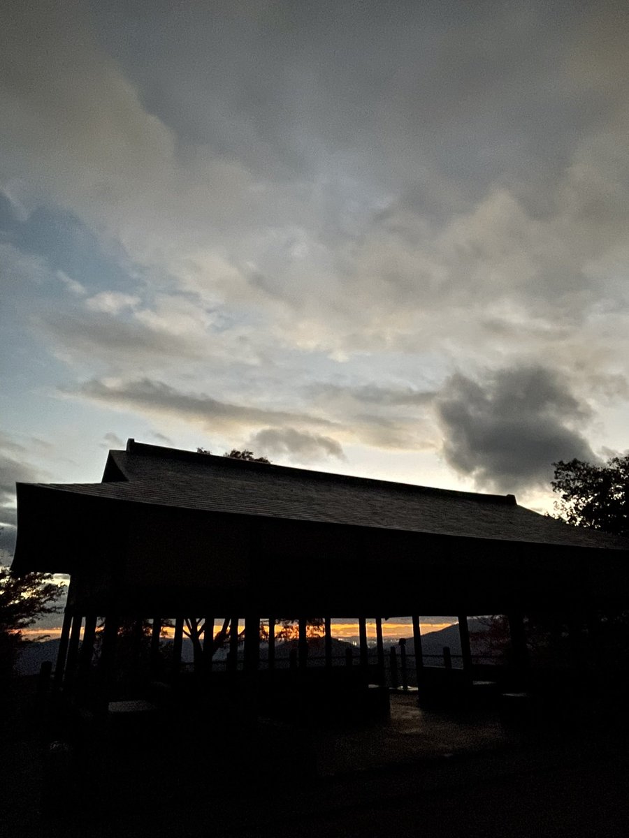 unZIP_Utanosuke's tweet photo. 全東方民は幻想郷の景色を知る一環として鳳来寺山へ一度足を運ぶべき。

(超偏見)
(まだ東方の聖地では無い) https://t.co/oGKwp6kpko